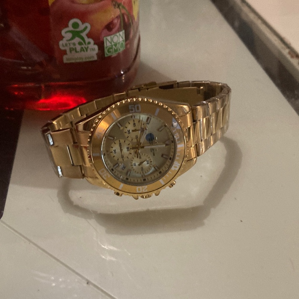 Gold watch for men (worn only once)